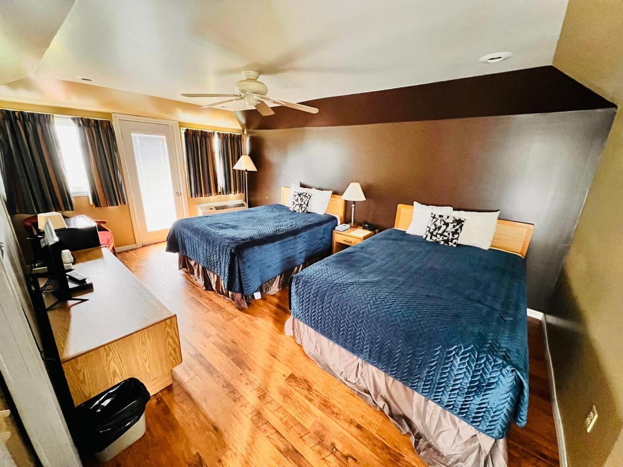 Queen Room,1544514310:JPEG